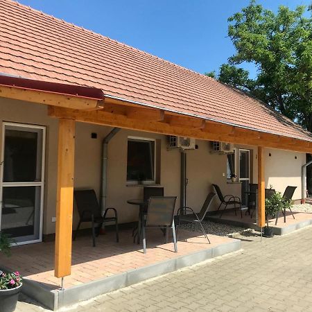Lena Vendeghaz Hotel Balatonbereny Ngoại thất bức ảnh
