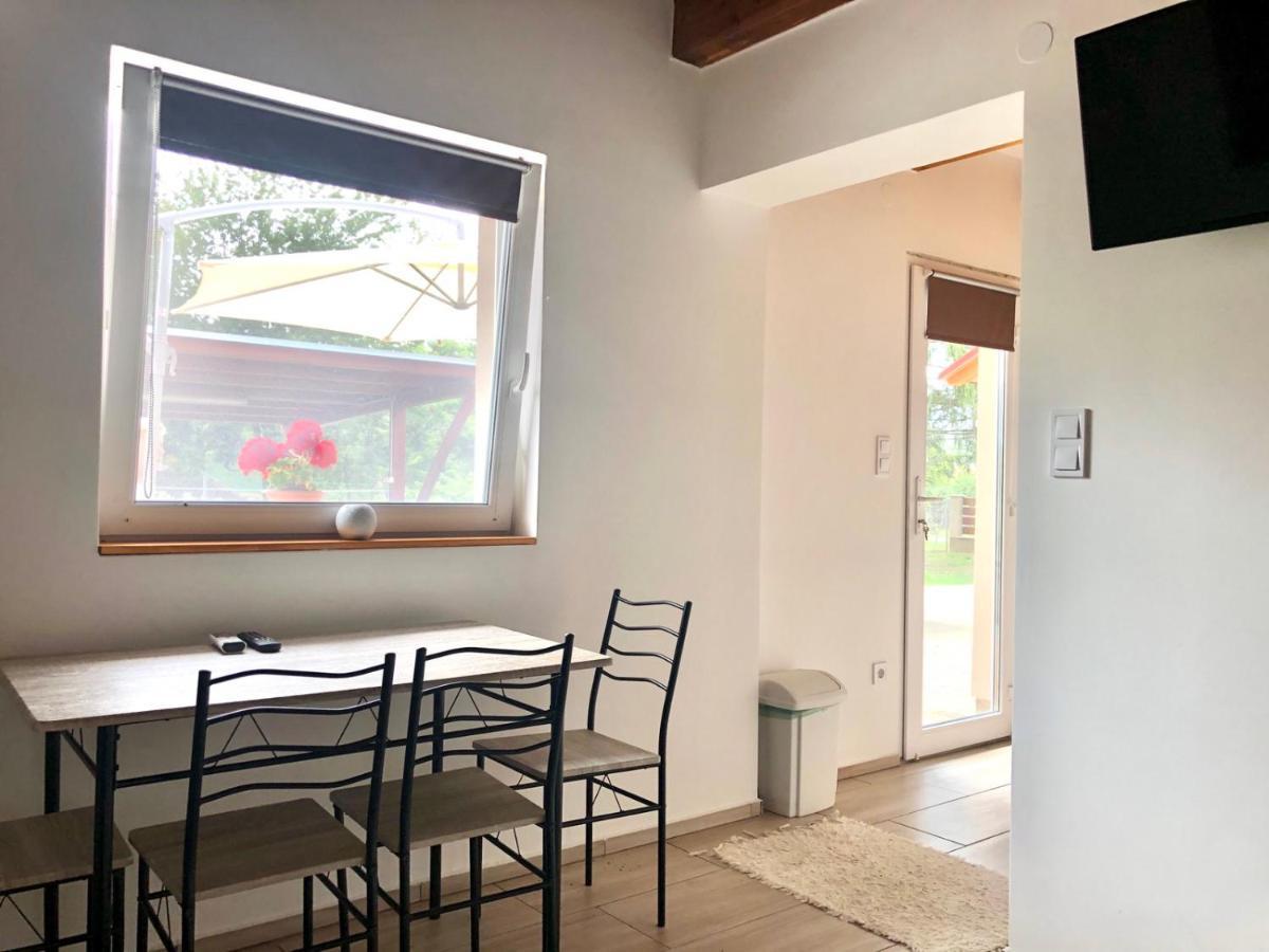 Lena Vendeghaz Hotel Balatonbereny Ngoại thất bức ảnh