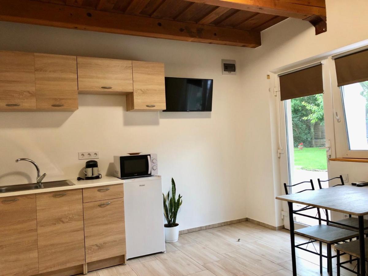 Lena Vendeghaz Hotel Balatonbereny Ngoại thất bức ảnh
