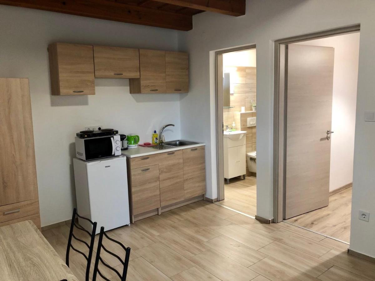 Lena Vendeghaz Hotel Balatonbereny Ngoại thất bức ảnh