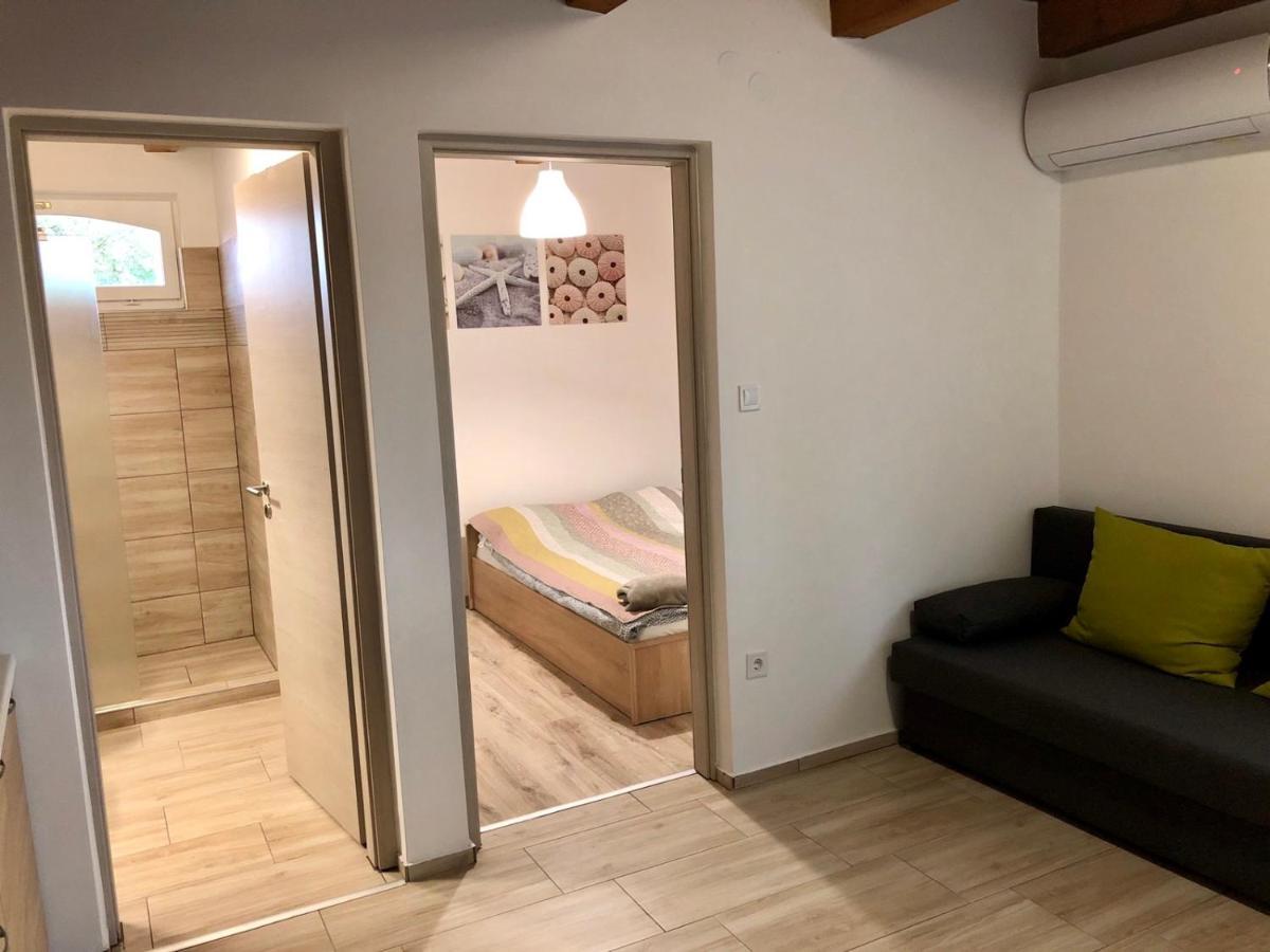 Lena Vendeghaz Hotel Balatonbereny Ngoại thất bức ảnh