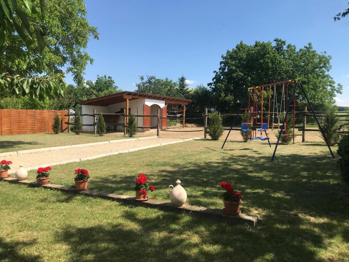 Lena Vendeghaz Hotel Balatonbereny Ngoại thất bức ảnh