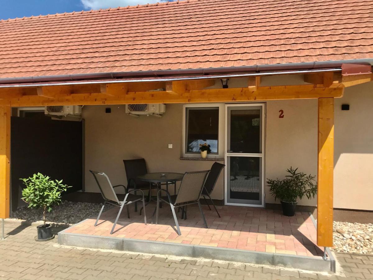 Lena Vendeghaz Hotel Balatonbereny Ngoại thất bức ảnh