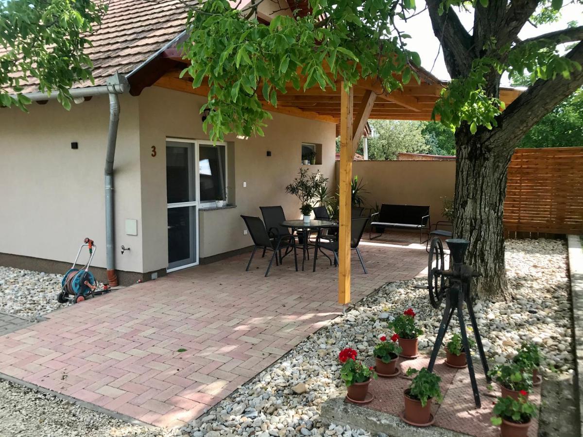 Lena Vendeghaz Hotel Balatonbereny Ngoại thất bức ảnh